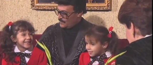 فيديو نادر يظهر دنيا وايمي سمير غانم وهما طفلتان تغنيان مع والدهما