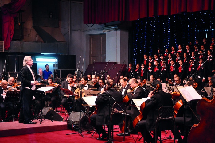 أحمد سعد بين والدته وريم البارودي