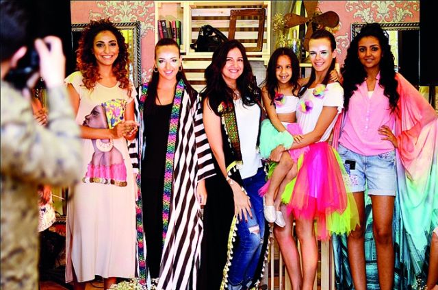 مجموعة من العارضات