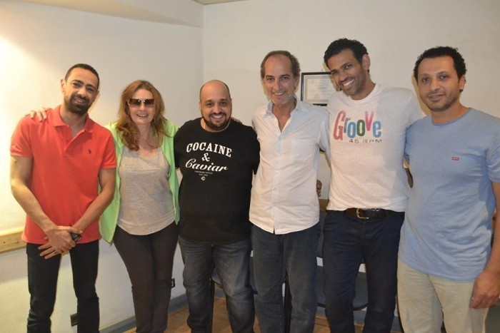 بالصور: كواليس الإعلان الذي جمع يسرا وزوجها وحسين فهمي ودلال عبدالعزيز وعدوية؟