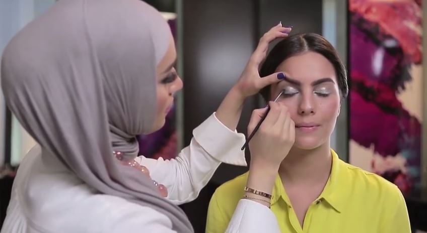 بالخطوات- تعلّمي كيف تطبقين الآيلاينر داخل العين لماكياج رائع مع دلال الدوب وسيفورا Sephora