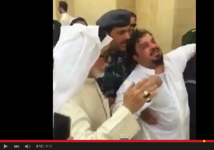 شاهدوا الفيديو الذي أبكى الكويتيين عقب التفجير الإرهابي في مسجد الصادق