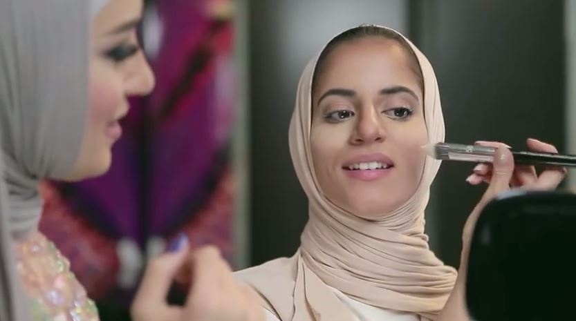 بالخطوات- تعلّمي كيف تصغّرين أنفك وتوسّعين عينيك مع دلال الدوب وسيفورا Sephora