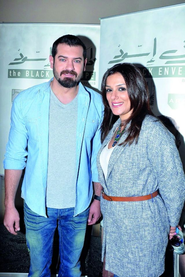 عمرو يوسف وإنجي المقدم يحتفلان بـ «ظرف أسود»