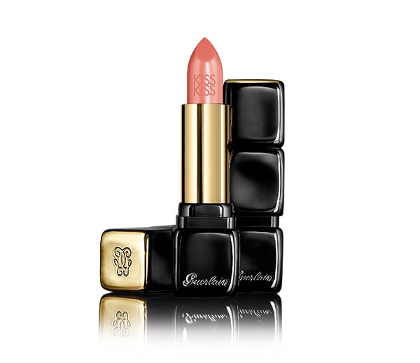 جاذبية غامضة ونظرات ساحرة من Guerlain