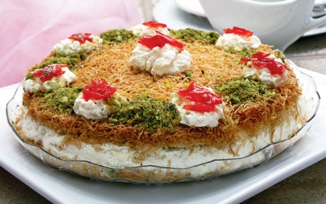 عثملية بالقشطة (بالطريقة الصحية)