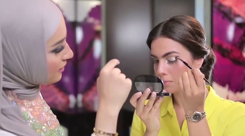 تعلّمي أي رسمة آيلاينر تليق مع أحمر الشفاه الغامق مع دلال الدوب وسيفورا Sephora