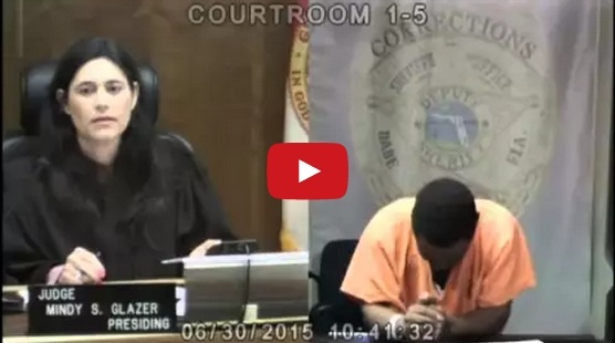 بالفيديو ـ المتهم انهار باكياً حين عرف هوية القاضية