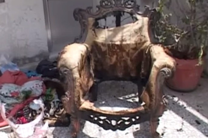 ضحية جديدة، خرجت من بيتها تحترق وزوجها يطفئ الكنبة!