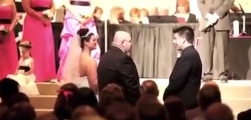 فيديو مؤثر لرسالة والد يسلم ابنته للعريس