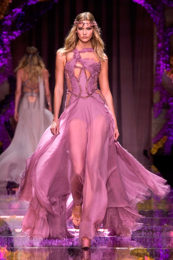 عرض Versace للأزياء الراقية