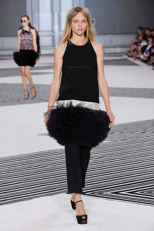 عرض Giambattista Valli للأزياء الراقية
