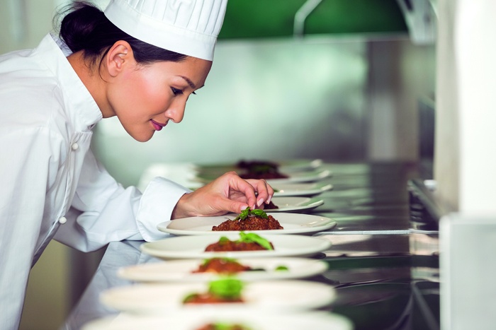 المطبخ في الامارات والسعودية: تجارب عريقة ورائدة في فن الطهو