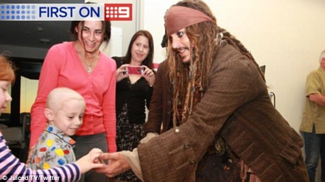 فيديو- جوني ديب يفاجئ الأطفال المصابين بالسرطان