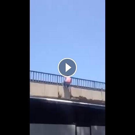 بالفيديو - لبناني يحاول إضرام النار بنفسه وسط العاصمة بيروت