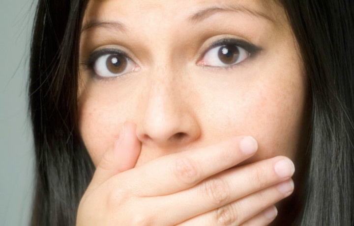 هذه هي الأسباب الحقيقية لرائحة الفم الكريهة!