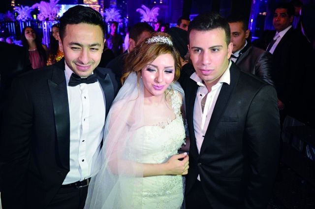 النجوم يشاركون حمادة هلال فرحته بزفاف شقيقته