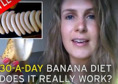 بالفيديو- حمية الموز مستمرة في الانتشار.. مراسلة تأكل 32 ثمرة في يوم واحد!