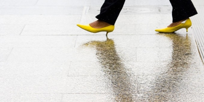 3 أسباب ستمنعكم بالتأكيد من دخول البيت بأحذيتكم!