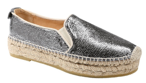 حذاء رياضي وحذاء بالكعب العالي من Longchamp. 
