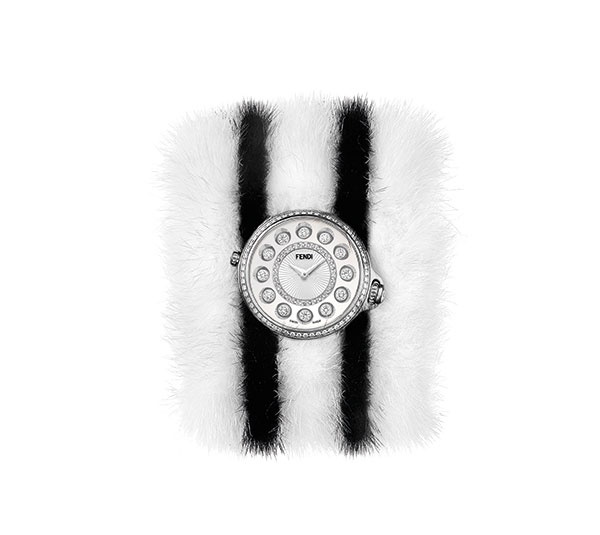 ساعة مميزة بترف من مجموعة Crazy Carats من Fendi.