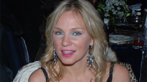 طليقة عمرو دياب توضح سبب تغيير مظهرها الخارجي