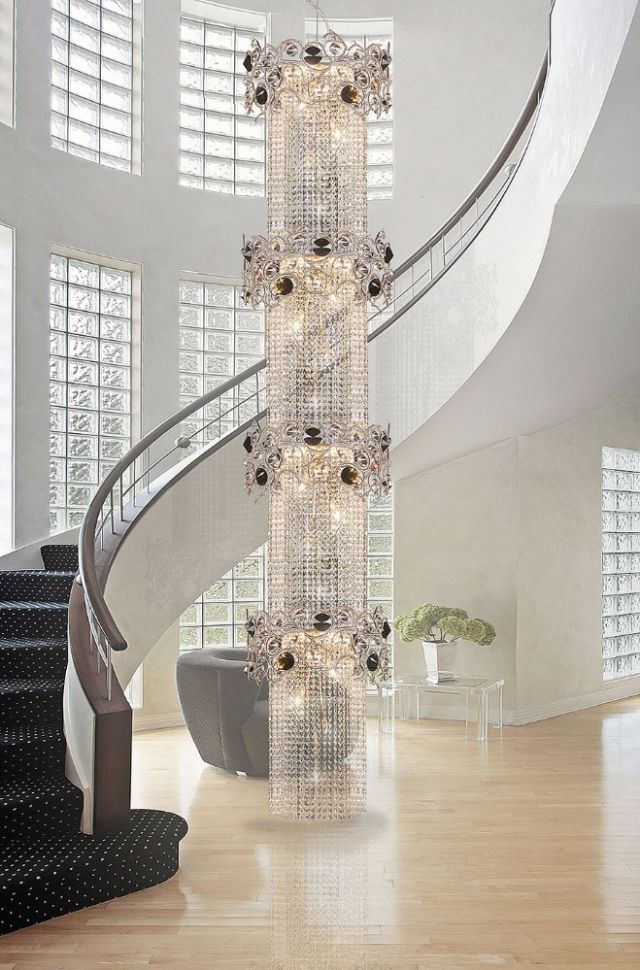 ثريا رائعة بصياغة مبتكرة من الكريستال