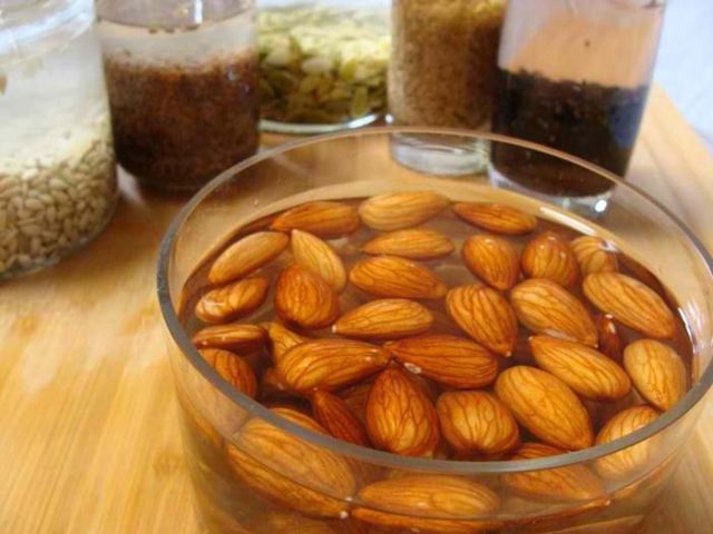 لهذه الاسباب يجب نقع البذور والمكسرات النيئة قبل أكلها