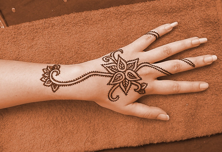 انتبهوا! الحنّة وصبغة الشعر تسبّبان الحساسية والإكزيما