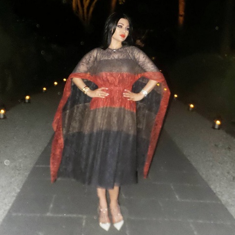 صور- فستان هيفا وهبي يشعل الجمهور، ومن النجمة التي تبعتها إلى كواليس حفلتها؟؟