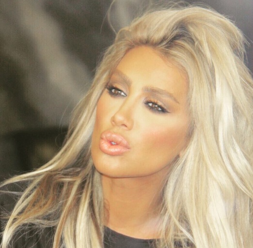 مايا دياب تراهن على موضة صبغة شعرها الجديدة... شاهدوا كيف صار شكلها