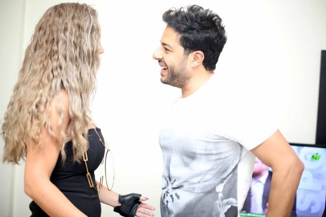 حماقي يلتقط الصور مع نيكول سابا ويشعل حفلته