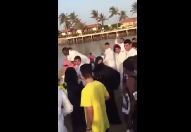 إعادة نشر فيديو يظهر تحرش بفتاتين في جدة لإثارة البلبلة، والمغردون غاضبون