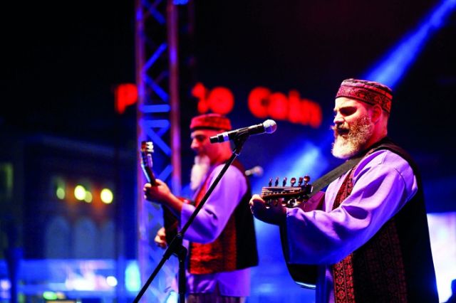 فرقة «الأخوين شحادة» اللبنانية تغنّي لعبدالحليم وأم كلثوم وفيروز