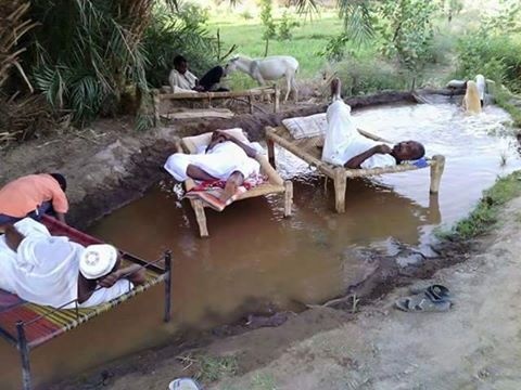 كيف تحايل هؤلاء على حرارة الجو؟