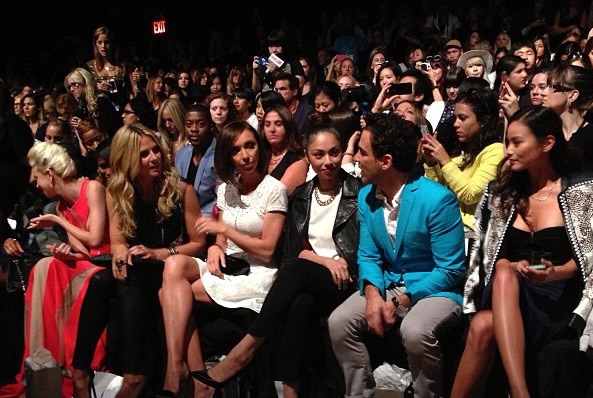 جوليانا رانسيك وهايدي كلوم في عرض BCBG by MaxAzria