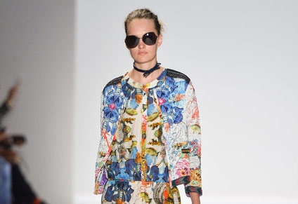 كوستو برشلونة، للفتاة الشابّة التي تحبّ الفنّ والنقوش: امرحي بالألوان!