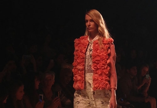 أزياء شابّة وأنوثة، بين الشرق والغرب: في مجموعة Noon By Noor