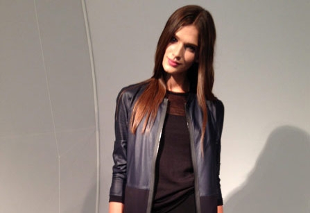 هكذا ترتدين الجلد في الصيف: من عرض Elie Tahari‏