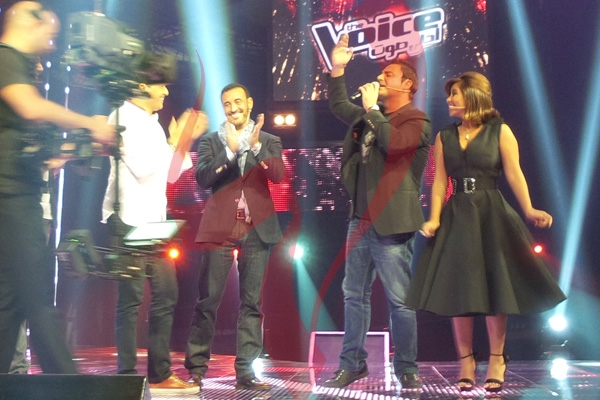 بالصور والفيديو - عاصي المشارك الأخير في the Voice وهكذا فاجأ مع صابر وشيرين كاظم بعيد ميلاده