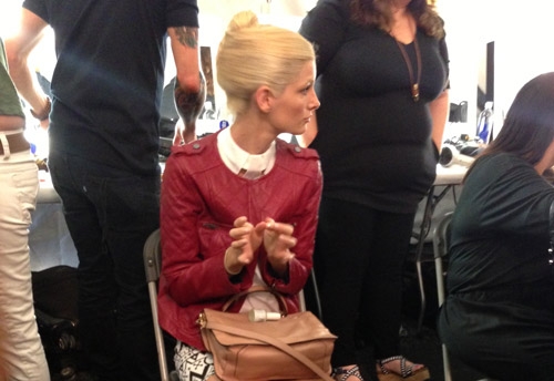 حقائب العارضات في الكواليس