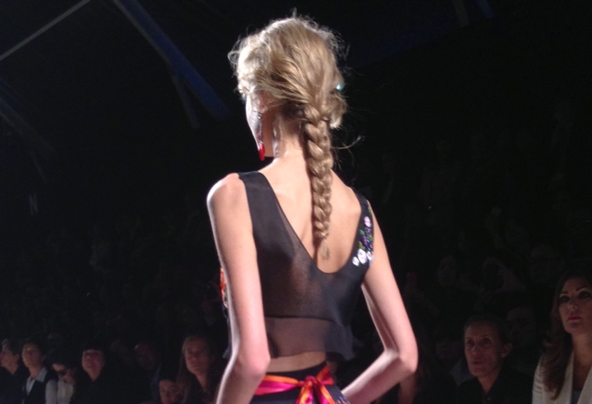 تسريحة رومانسيّة بالضفائر