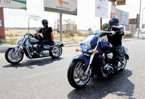 فتيات قررن كسر القيود بدراجات نارية 'بنات على موتوسيكلات'