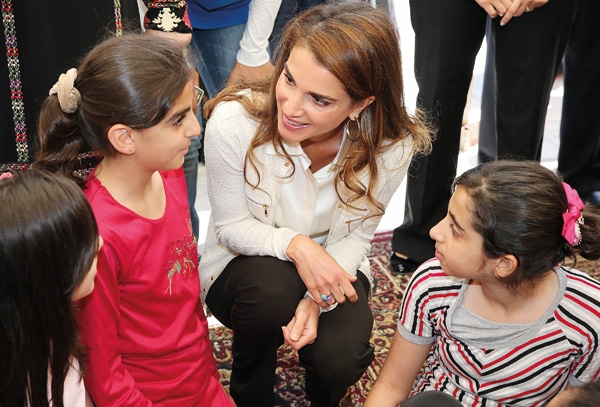 الملكة رانيا  تزور إحدى مدارس كفريوبا وتطّلع على فعاليات اليوم الصحي المفتوح