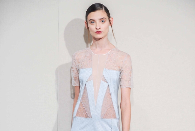 من عروض باريس: Anne Valerie Hash