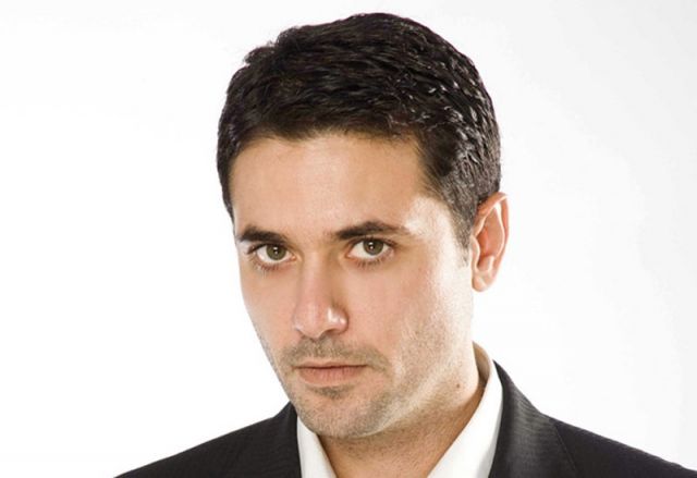 أحمد عز إلى التلفزيون بعد خمس سنوات