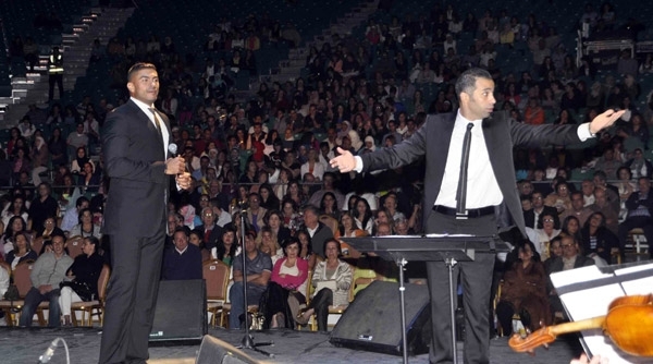 مع مايسترو فرقته