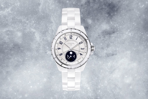 J12 Moonphase White sky