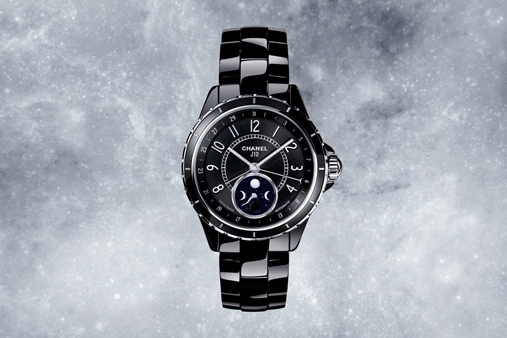 J12 Moonphase Black sky