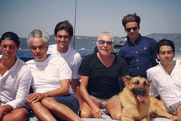 مع اندريا بوتشيللي